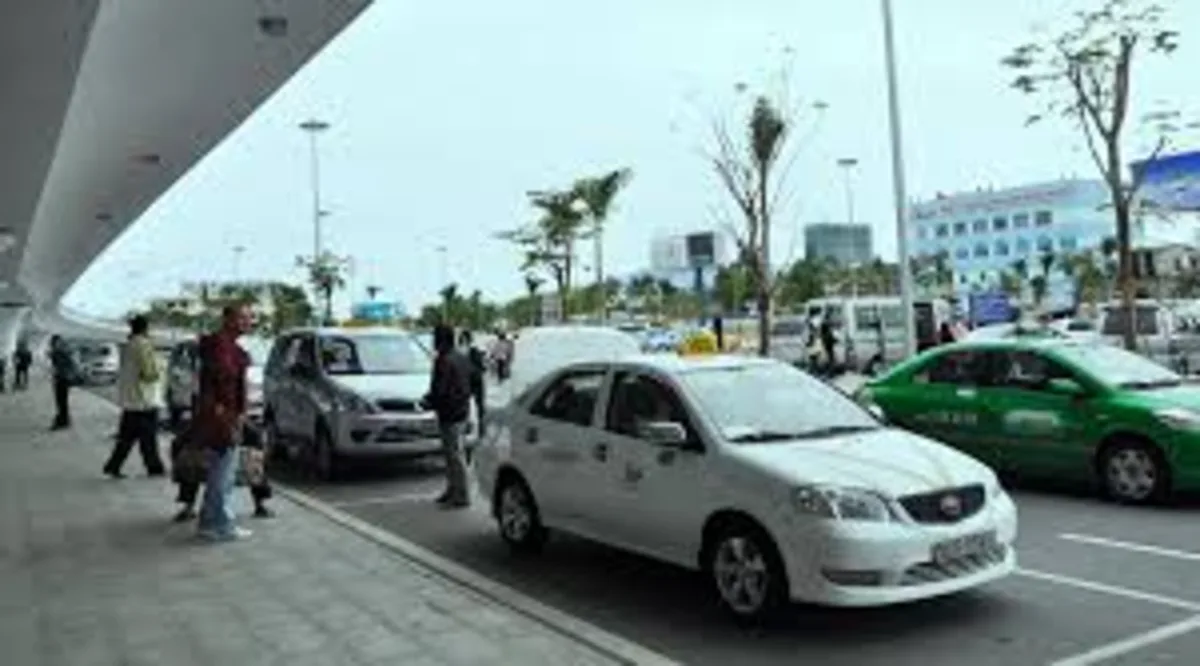 Nội thất xe sạch sẽ, tài xế xác nhận lịch đón